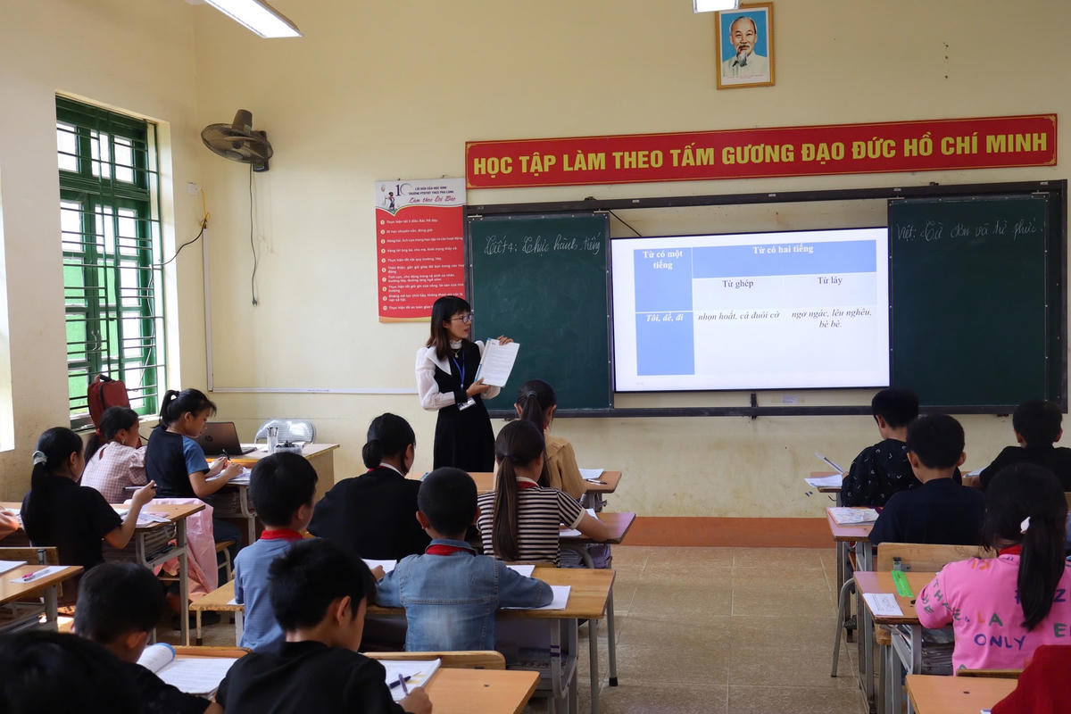 Một tiết học Ngữ văn tại Trường PTDTBT THCS Pha Long (tỉnh Lào Cai). Ảnh: NTCC.