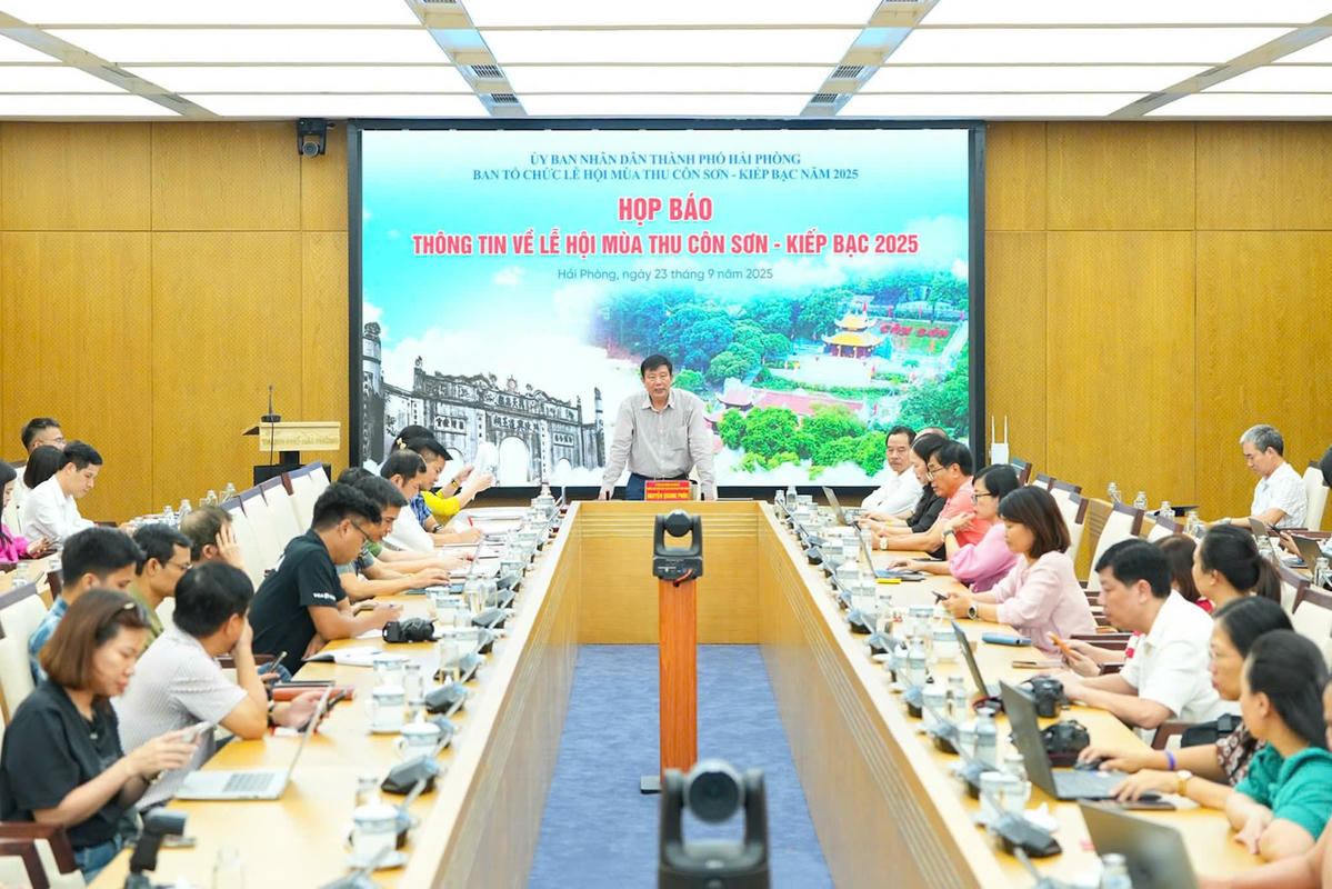   Ông Nguyễn Quang Phúc, Trưởng ban Dân vận & Tuyên giáo Thành ủy Hải Phòng, chủ trì cuộc họp báo. Ảnh: PT. 