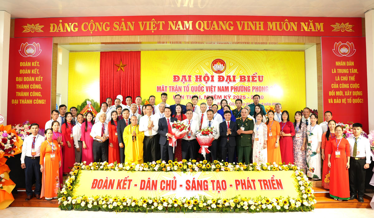 Ủy viên Ủy ban MTTQ Việt Nam phường Phong Cốc, nhiệm kỳ 2025 – 2030 ra mắt Đại hội. Ảnh: Ngọc Anh