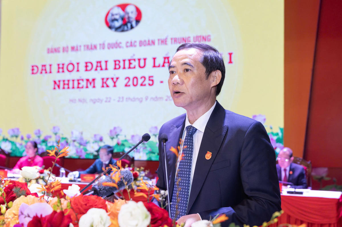 Đồng chí Nguyễn Thái Học, Phó Bí thư Đảng ủy MTTQ, các đoàn thể Trung ương trình bày báo cáo kiểm điểm sự lãnh đạo, chỉ đạo của Ban Chấp hành Đảng bộ nhiệm kỳ 2020 - 2025. Ảnh: Quang Vinh.