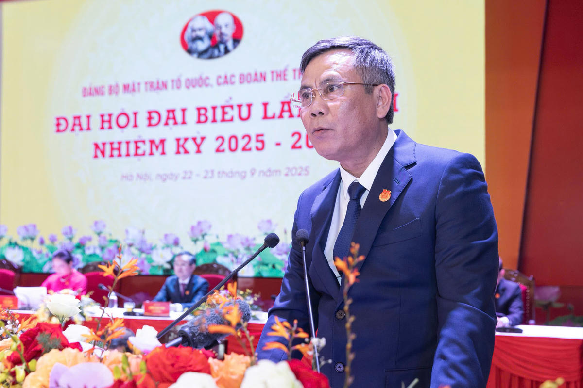 Đồng chí Trần Thắng, Phó Bí thư Đảng ủy Mặt trận Tổ quốc, các đoàn thể Trung ương, Chủ nhiệm Ủy ban Kiểm tra Đảng ủy, Trưởng ban Thẩm tra tư cách đại biểu. 