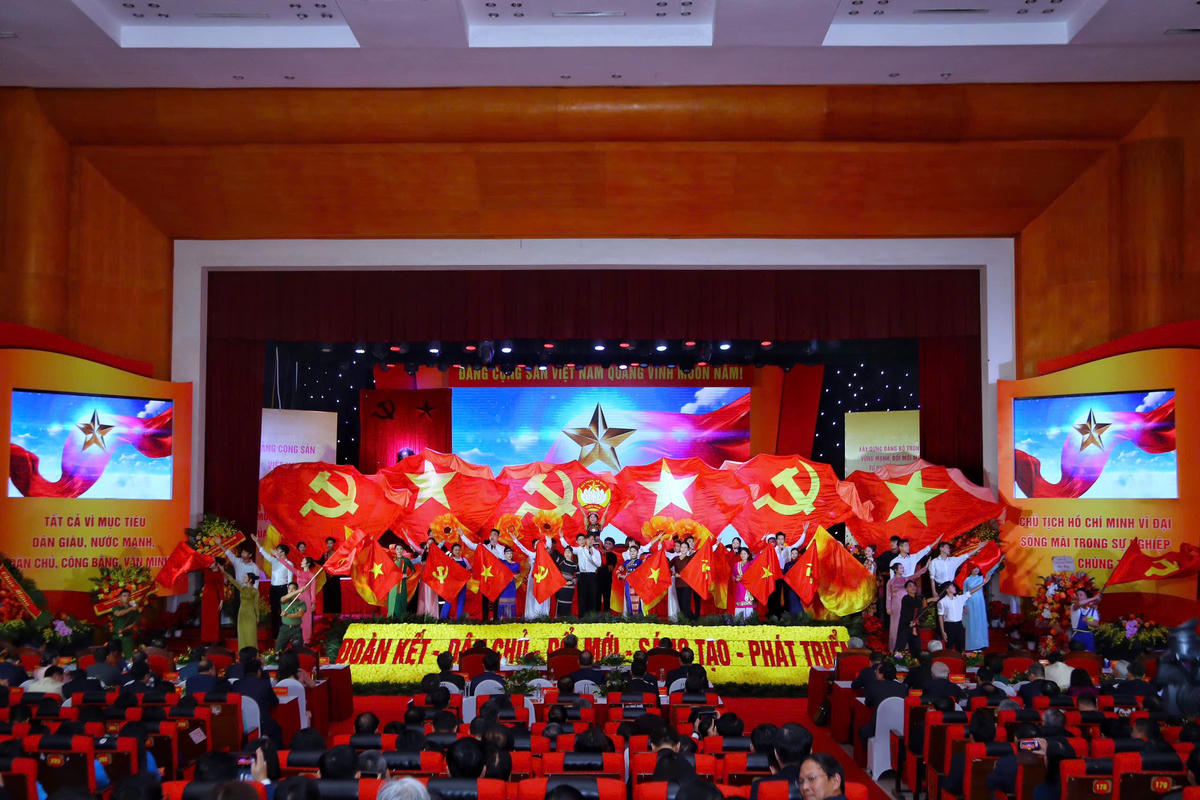 Tiết mục văn nghệ chào mừng Đại hội. Ảnh: Quang Vinh.