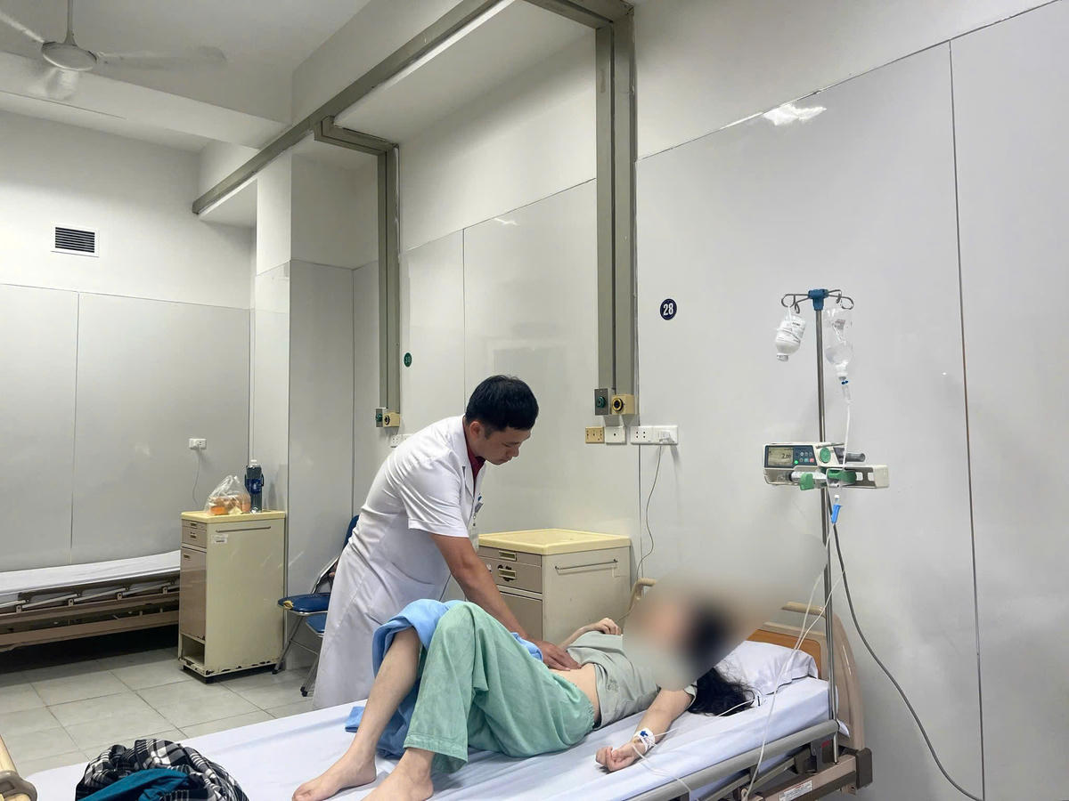   Bệnh nhân 29 tuổi xuất huyết đường tiêu hoá điều trị tại Bệnh viện Hữu Nghị. Ảnh: BVCC.  