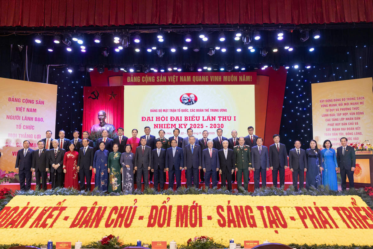 Tổng Bí thư Tô Lâm, Thủ tướng Phạm Minh Chính, Chủ tịch UBTƯ MTTQ Việt Nam Đỗ Văn Chiến cùng các đồng chí lãnh đạo, nguyên lãnh đạo Đảng, Nhà nước và các đại biểu dự Đại hội. 