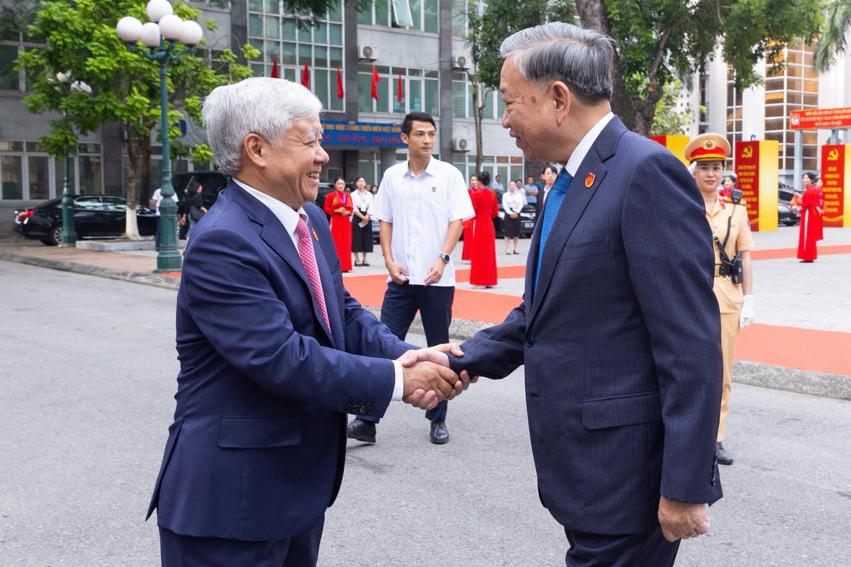 Tổng Bí thư Tô Lâm và Chủ tịch UBTƯ MTTQ Việt Nam Đỗ Văn Chiến. 