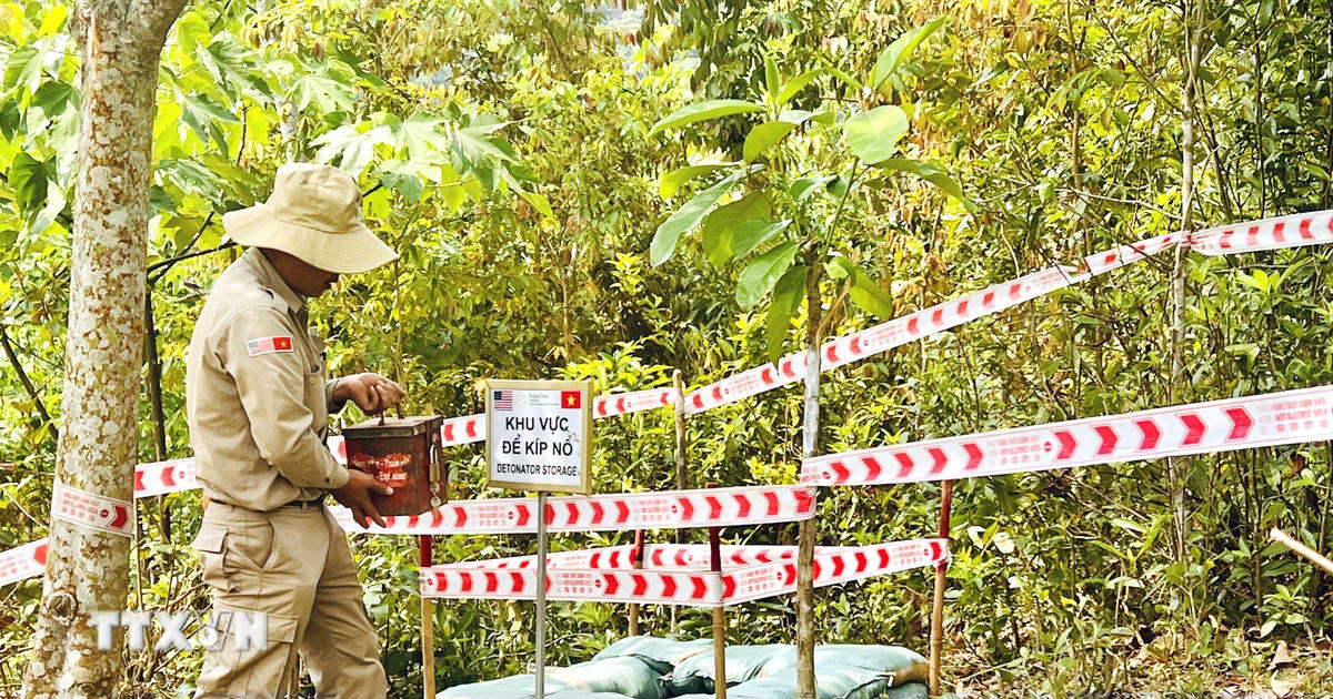 Hiện trường hủy nổ bom mìn của tổ chức PeaceTrees Vietnam tại xã Hướng Tân, huyện Hướng Hóa, tỉnh Quảng Trị. (Ảnh: Nguyên Linh/TTXVN)