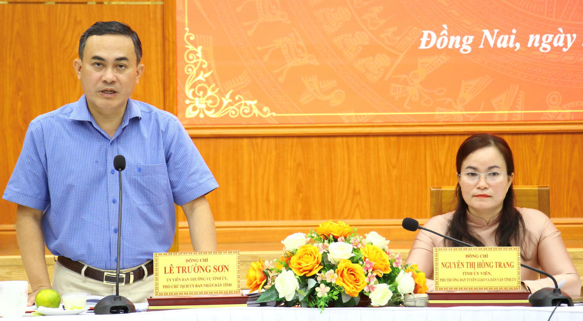 Ông Lê Trường Sơn - Phó Chủ tịch UBND tỉnh Đồng Nai cùng bà Nguyễn Thị Hồng Trang - Phó Trưởng ban Tuyên giáo và Dân vận Tỉnh ủy chủ trì buổi họp báo. Ảnh:S.X