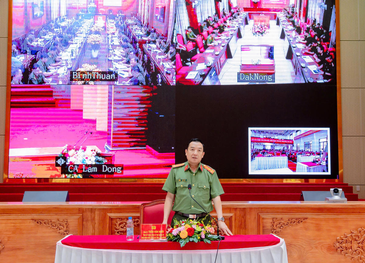 Đại tá Trần Văn Mười phát biểu chỉ đạo. Ảnh: CA.
