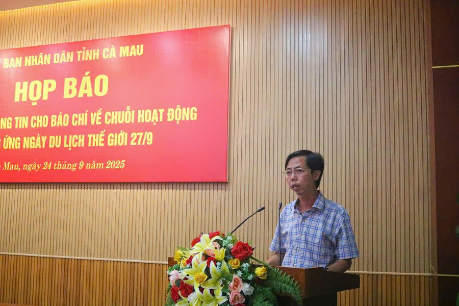 Phó Giám đốc Sở Văn hóa, Thể thao - Du lịch tỉnh Cà Mau Lý Vĩ Triều Dương thông tin về sự kiện. Ảnh: Nguyên Du