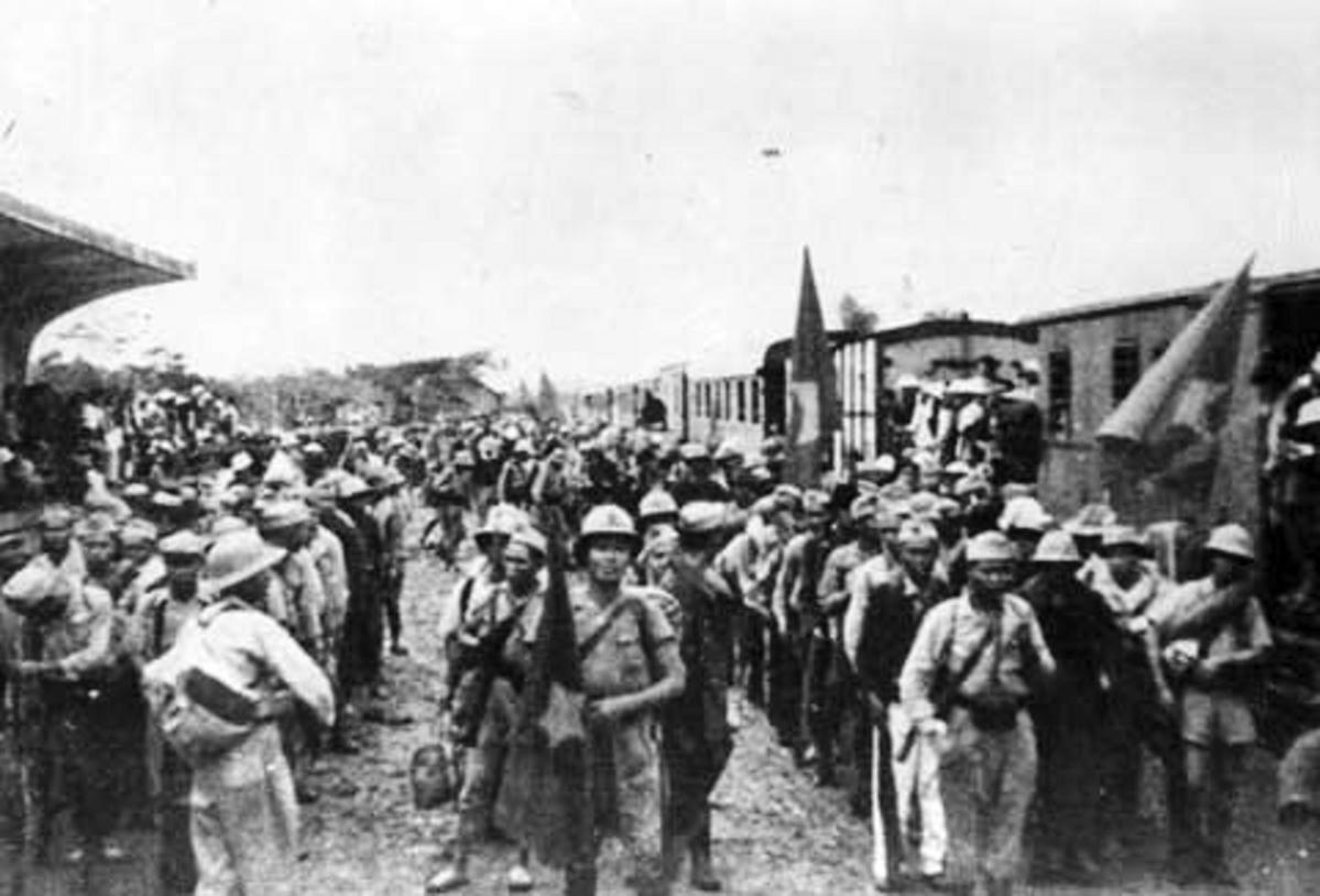 Một đơn vị Nam tiến tại ga Hàng Cỏ, Hà Nội trước khi lên đường vào Nam chi viện cho mặt trận Nam Bộ, ngày 1/10/1945. Ảnh: tư liệu lịch sử