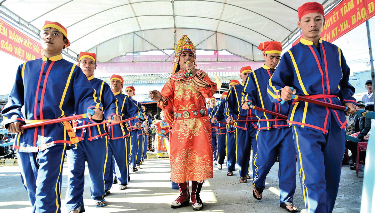 Đội chèo bả trạo xã Bình Sơn, tỉnh Quảng Ngãi.