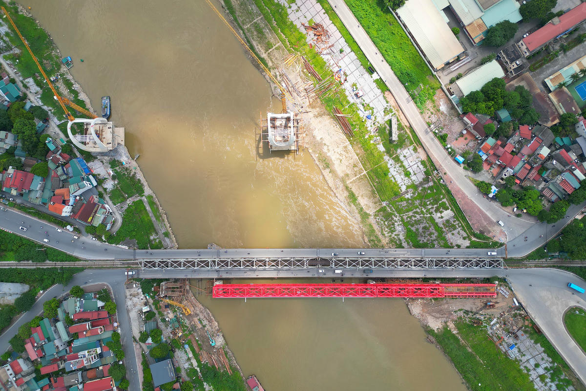 Công trình cầu đường bộ có điểm đầu tại nút giao cầu Đuống cũ trên đường Ngô Gia Tự (phường Việt Hưng) điểm cuối tại nút giao giữa đường Hà Huy Tập với đường Phan Đăng Lưu (xã Phù Đổng), cách cầu Đuống cũ khoảng 100m về phía hạ lưu.