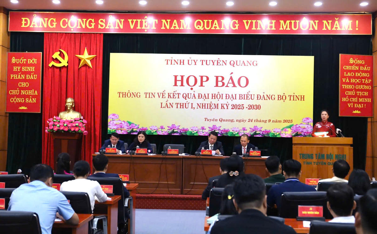 Quang cảnh họp báo.