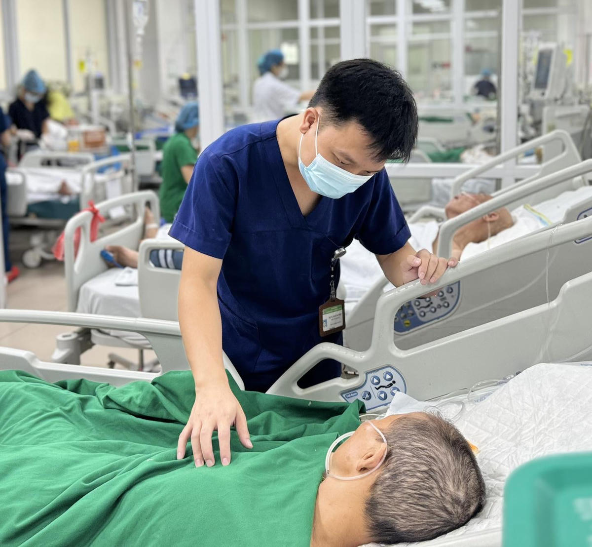 Chăm sóc, điều trị bệnh nhân mắc sốt mò. Ảnh: BV Bệnh Nhiệt đới Trung ương