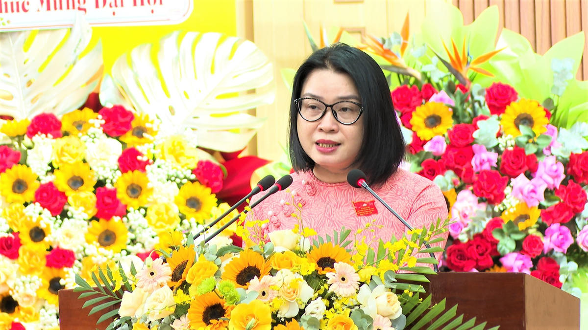   Bà Phan Thị Thúy Linh, Phó Chủ tịch Ủy ban Mặt trận Tổ quốc Việt Nam, Chủ tịch Liên đoàn Lao động TP Đà Nẵng phát biểu chỉ đạo Đại hội. Ảnh: Chí Đại.  