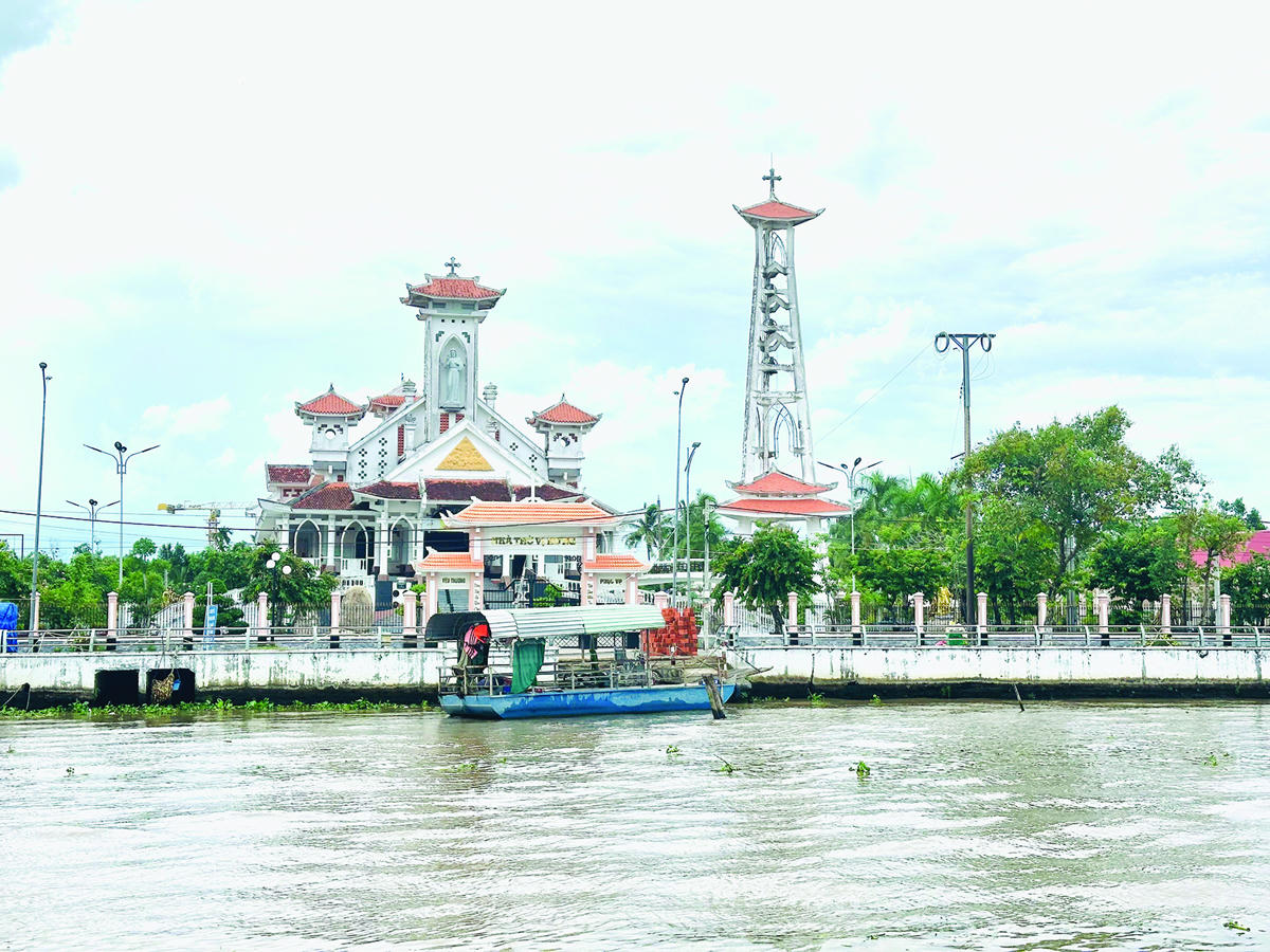Nhà thờ Vị Hưng bên bờ kênh Xáng Xà No