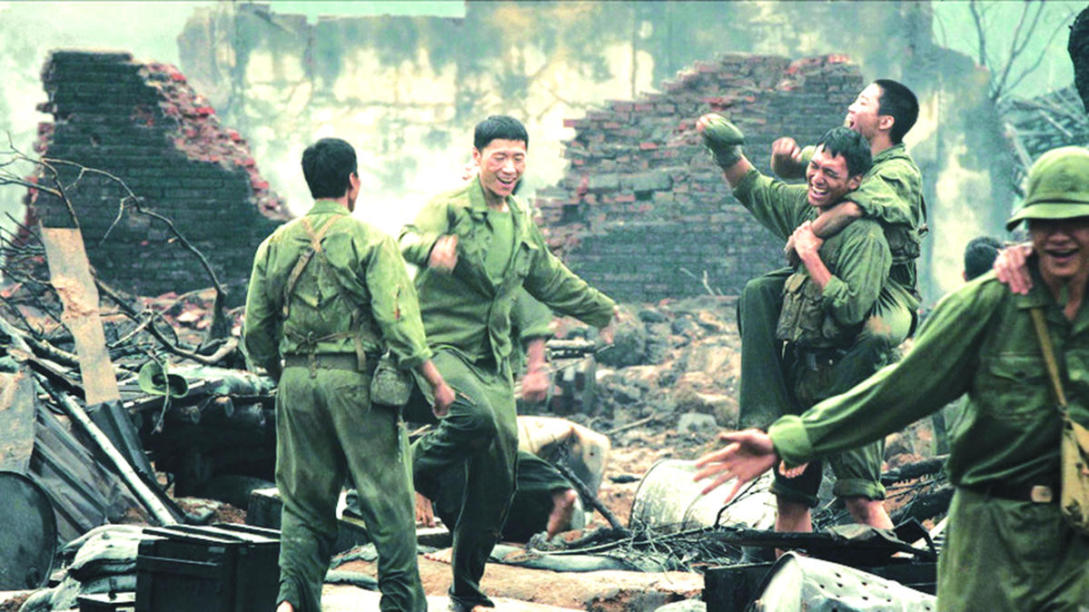 Cảnh trong phim "Mưa đỏ".