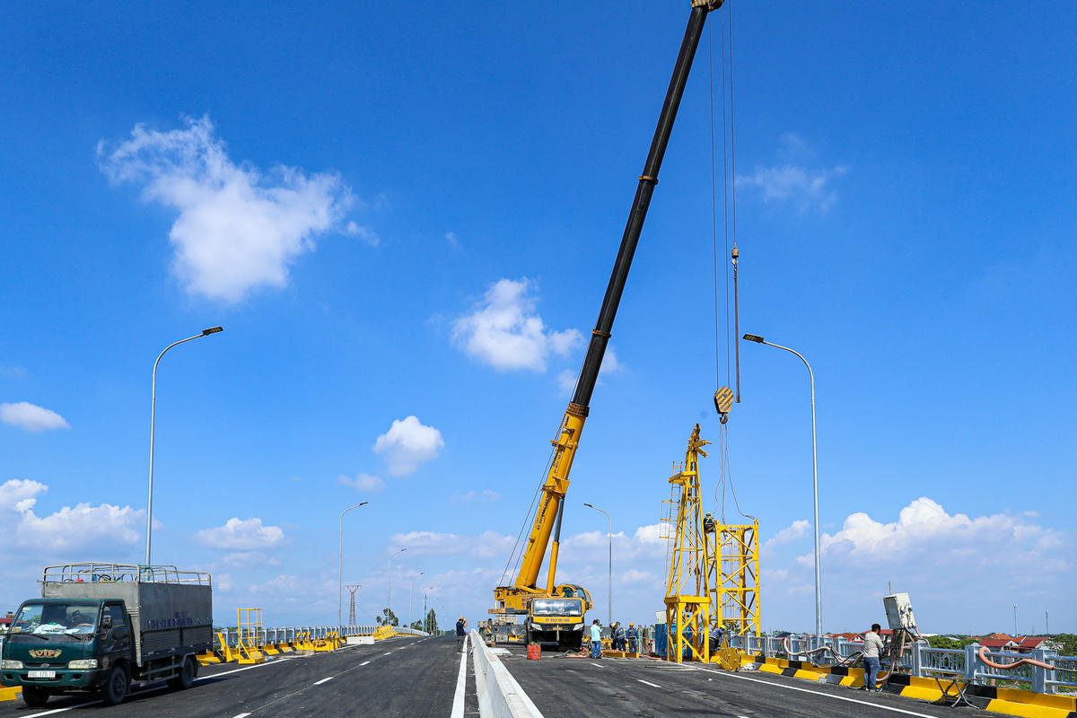 Ngày 28/9 tới đây, cầu Phong Châu mới bắc qua sông Hồng sẽ được khánh thành và đưa vào sử dụng, đánh dấu bước hoàn thiện quan trọng trong việc khôi phục tuyến giao thông huyết mạch.