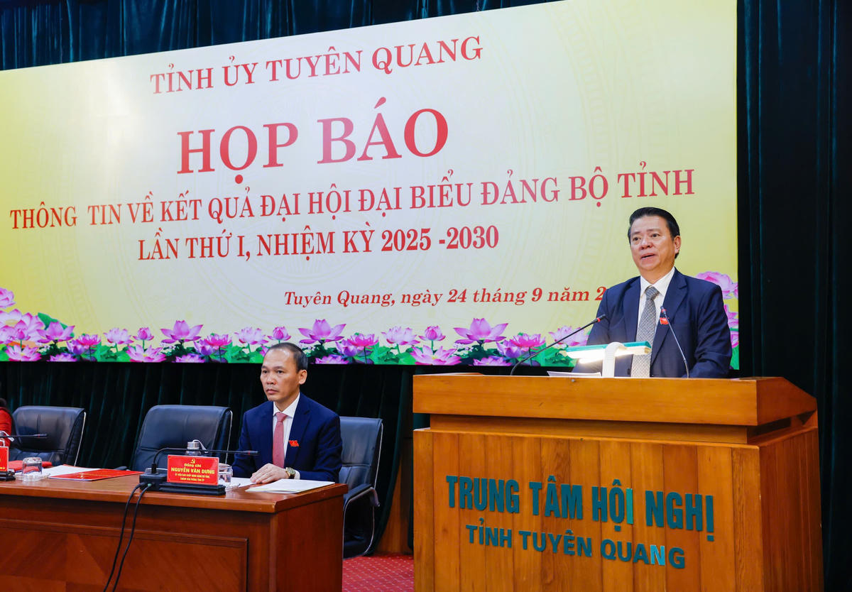 Ông Trần Mạnh Lợi - Trưởng ban Tuyên giáo và Dân vận Tỉnh ủy Tuyên Quang thông tin nhanh về kết quả Đại hội.