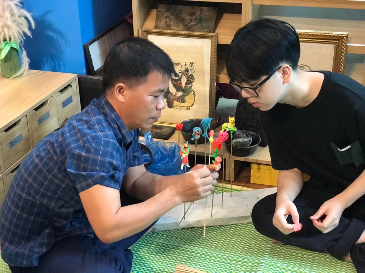 Đến Bảo tàng DTHVN dip này, các bạn trẻ sẽ được học cách nặn tò he