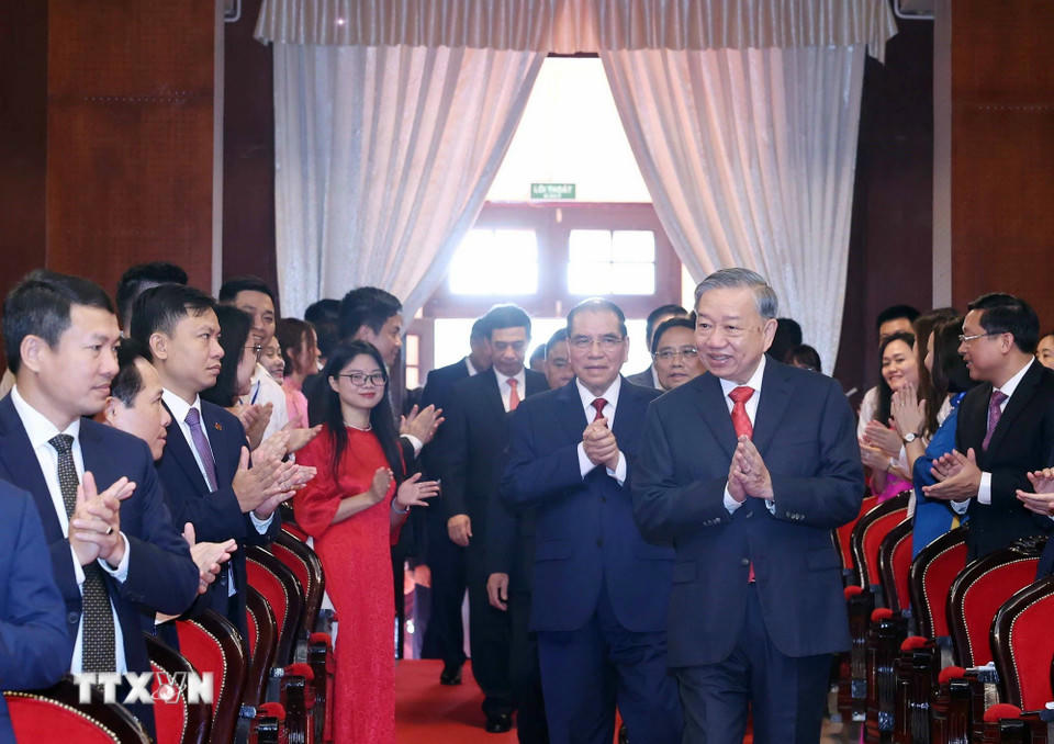 Tổng Bí thư Tô Lâm, Thủ tướng Phạm Minh Chính và các đồng chí Lãnh đạo, nguyên Lãnh đạo Đảng, Nhà nước dự Đại hội. (Ảnh: Thống Nhất/TTXVN)