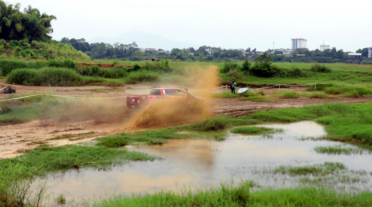 Sôi động Giải trình diễn xe địa hình Tuyên Quang năm 2025