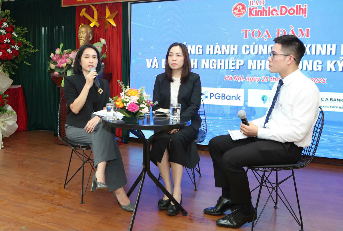 Các diễn giả trao đổi tại toạ đàm. Ảnh: KTDT.