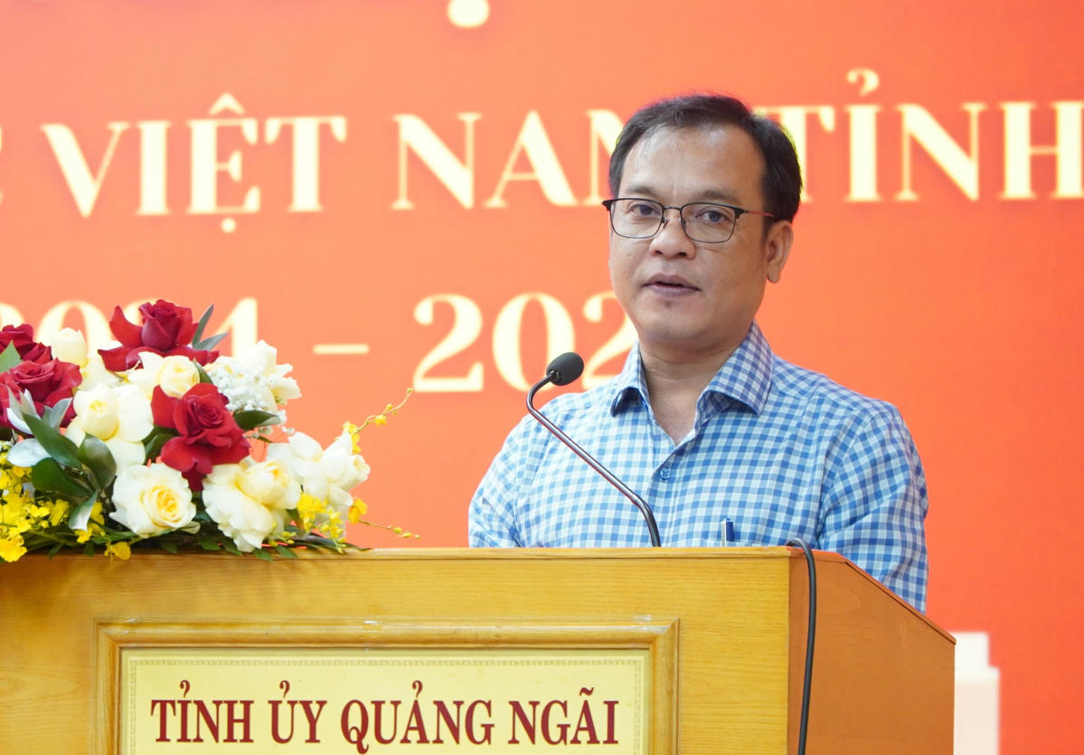 Ông
U Huấn, Phó Bí thư Thường trực Tỉnh ủy, Chủ tịch Ủy ban Mặt trận Tổ quốc Việt Nam tỉnh Quảng Ngãi phát biểu kết
luận hội nghị. Ảnh: CV.