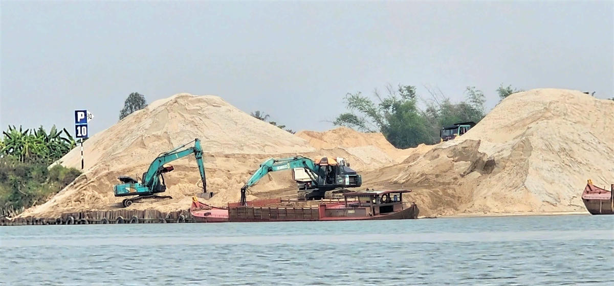 Một mỏ cát ở phường Điện Bàn (TP Đà Nẵng) khi còn phép hoạt
động. Ảnh: Tấn Thành.
