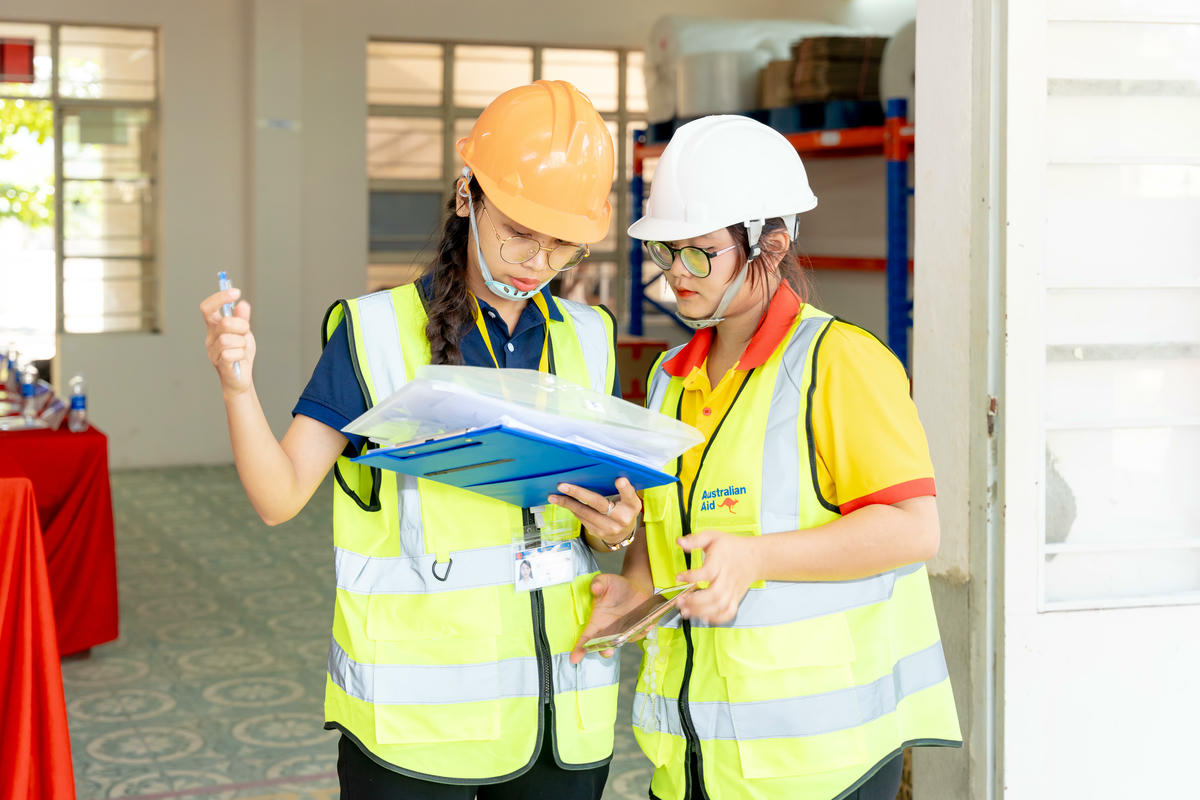   Sinh viên logistics đang được đánh giá theo CBTA.    