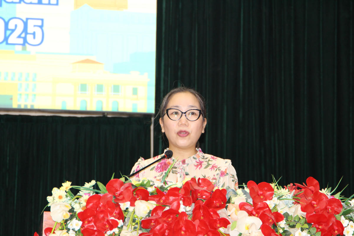   Bà Hoàng Mai Quỳnh Hoa phát biểu tại buổi lễ. Ảnh: Q.Định.  