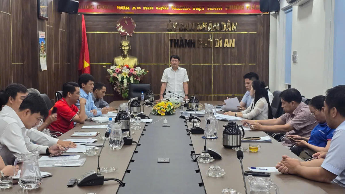 Chính quyền địa phương họp với BQT và CĐT chung cư Opal Boulevard (phường Dĩ An) để giải quyết các tranh chấp phát sinh, vào tháng 4/2025.