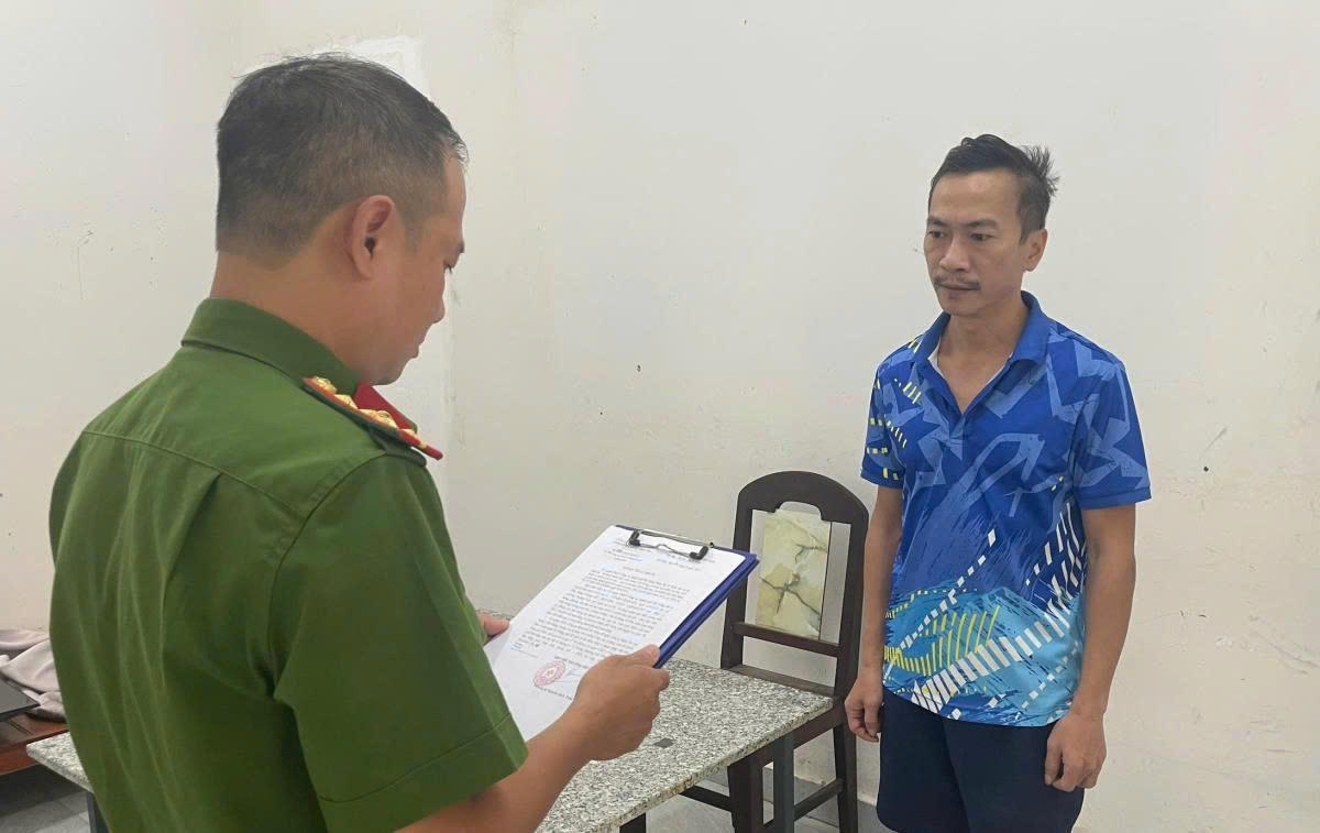 Bắt nhóm chiếm đoạt tài sản hàng ngàn nhà đầu tư với thủ đoạn
đa cấp Bắt nhóm chiếm đoạt tài sản hàng ngàn nhà đầu tư với thủ đoạn
đa cấp