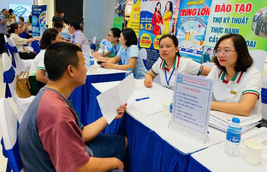 Dù nhu cầu tuyển dụng tăng nhưng nhiều doanh nghiệp khó tuyển dụng lao động. Ảnh: Tống Giáp.