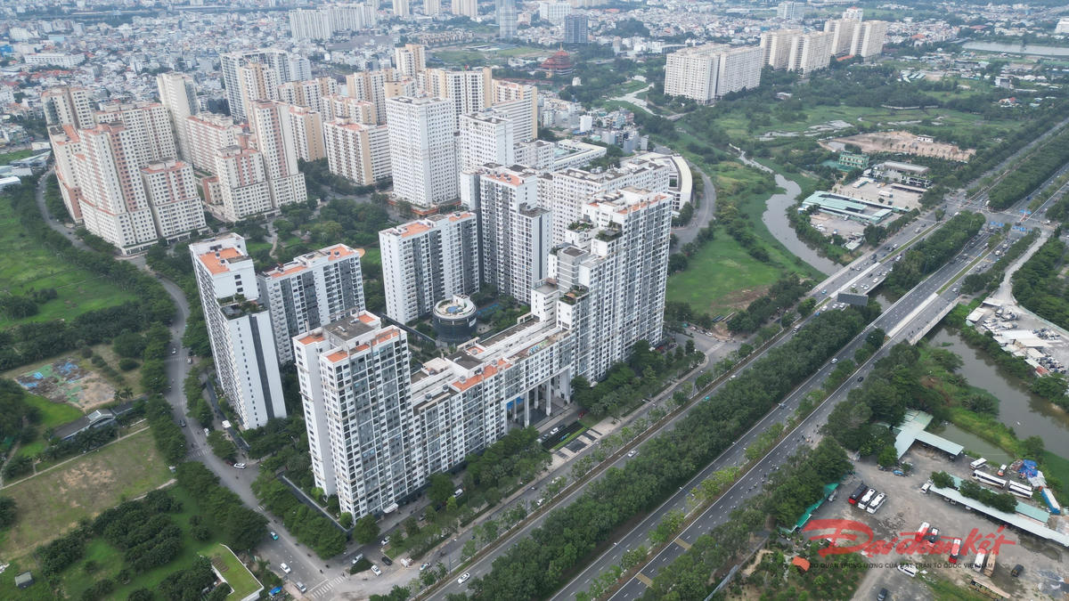 Loại hình nhà ở cao tầng đang phát triển mạnh mẽ tại các đô thị lớn, đòi hỏi phải có Luật quản lý, vận hành hiệu quả. (Ảnh: một góc dân cư phường An Khánh, TP Hồ Chí Minh). Ảnh: Hồng Phúc.