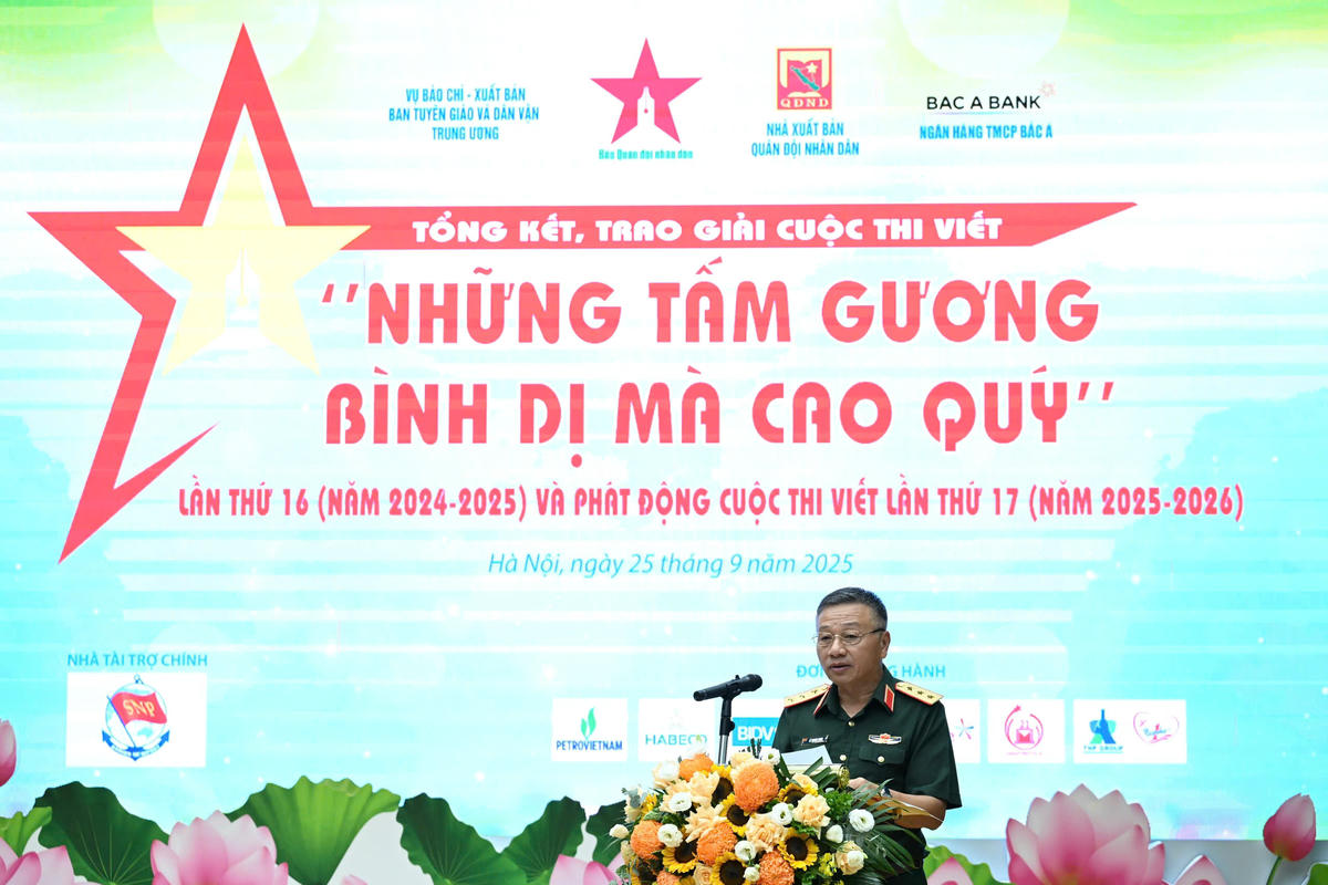 Thượng tướng Lê Quang Minh, Phó chủ nhiệm Tổng cục Chính trị Quân đội nhân dân, Bí thư Đảng ủy cơ quan Tổng cục Chính trị Việt Nam phát biểu tại buổi lễ. Ảnh: Việt Trung