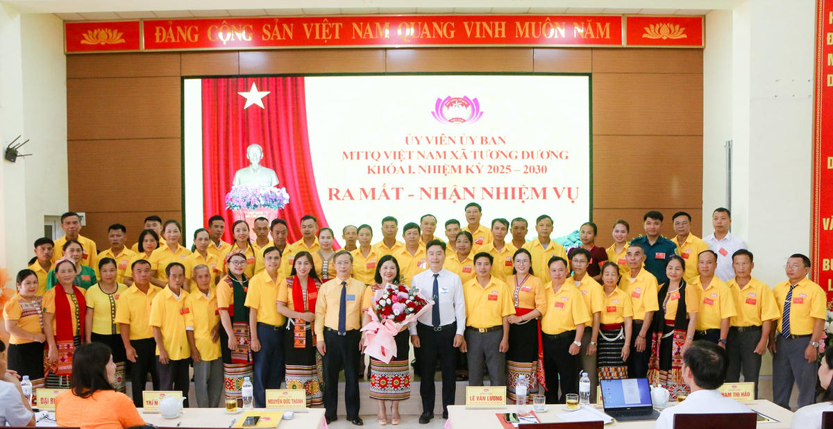 Bà Lương Thị Thanh Ngọc được Đại hội hiệp thương cử giữ chức danh Chủ tịch Uỷ ban MTTQ xã Tương Dương, nhiệm kỳ 2025-2030. Ảnh: ĐT