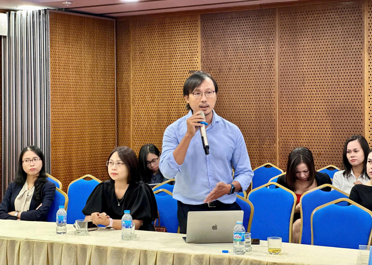 Ông Nguyễn Anh Tuấn, đại diện BQT chung cư Botanica Premier góp ý.