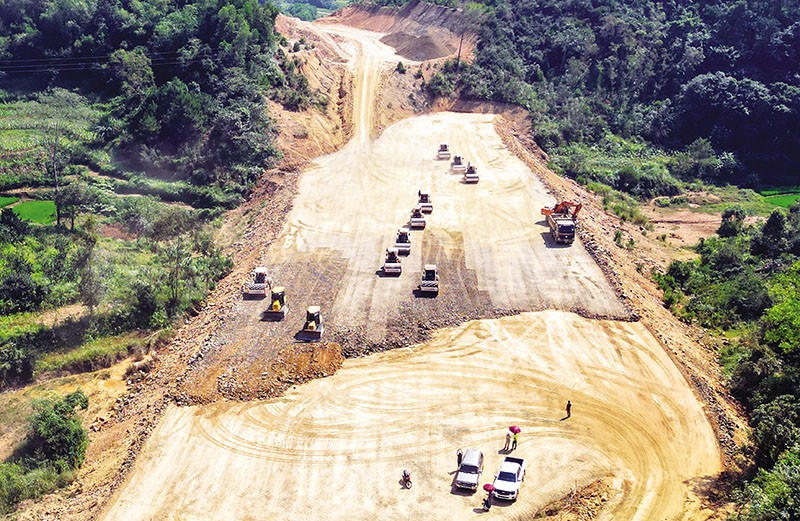 Khơi thông mạnh mẽ nguồn lực đầu tư công để thúc đẩy mục tiêu tăng trưởng. Ảnh: Đức Thành.