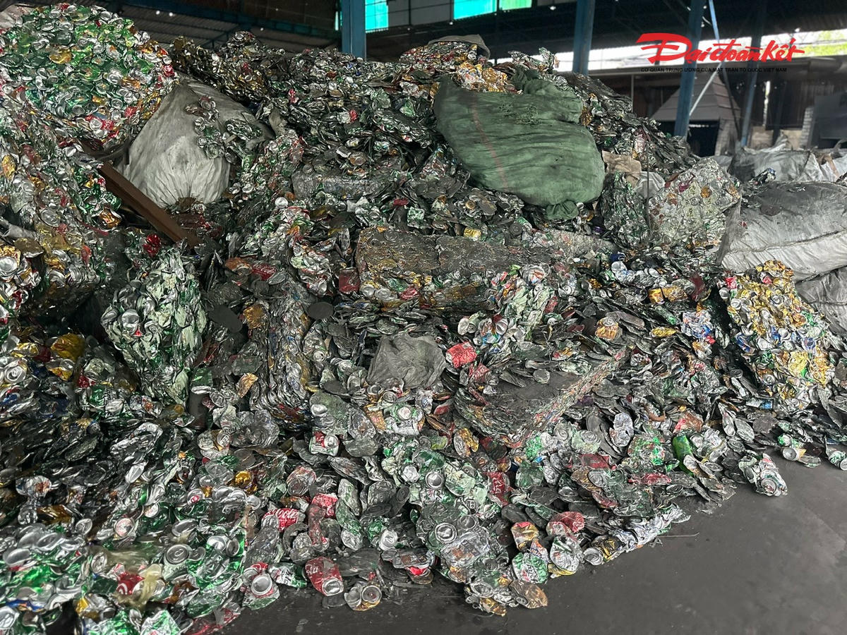 Nguyên liệu của doanh nghiệp thu mua để trong công xưởng. Ảnh: Hạnh Nguyên.