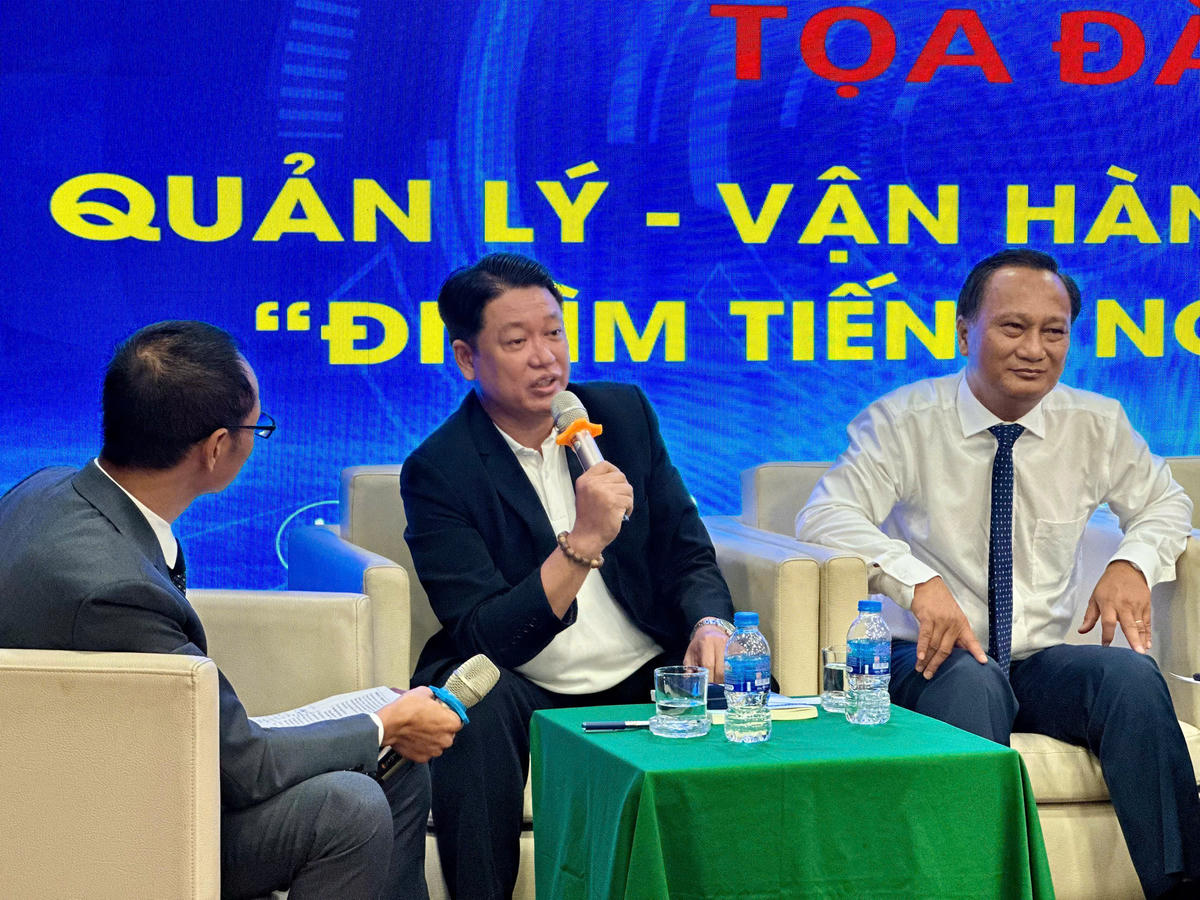 Ông Nguyễn Duy Thành - Chủ tịch kiêm Tổng Giám đốc Công ty quản lý Global Home thảo luận tại tọa đàm.