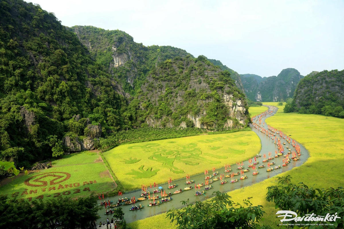 Tràng An sẽ là trung tâm động lực để phát triển du lịch thành ngành kinh tế mũi nhọn của Ninh Bình. Ảnh: Đình Minh