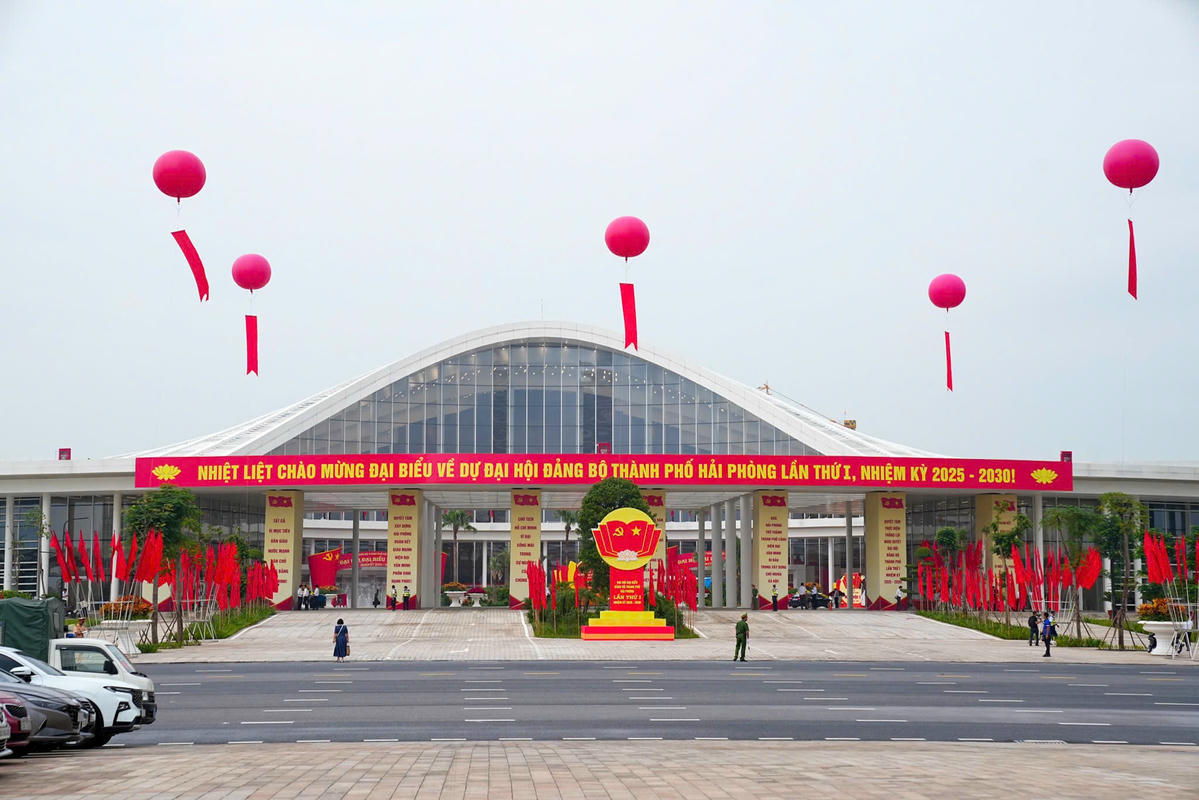 Trung tâm Hội nghị và Biểu diễn thành phố, nơi diễn ra Đại hội Đảng bộ thành phố Hải Phòng lần thứ I. Ảnh: PT.