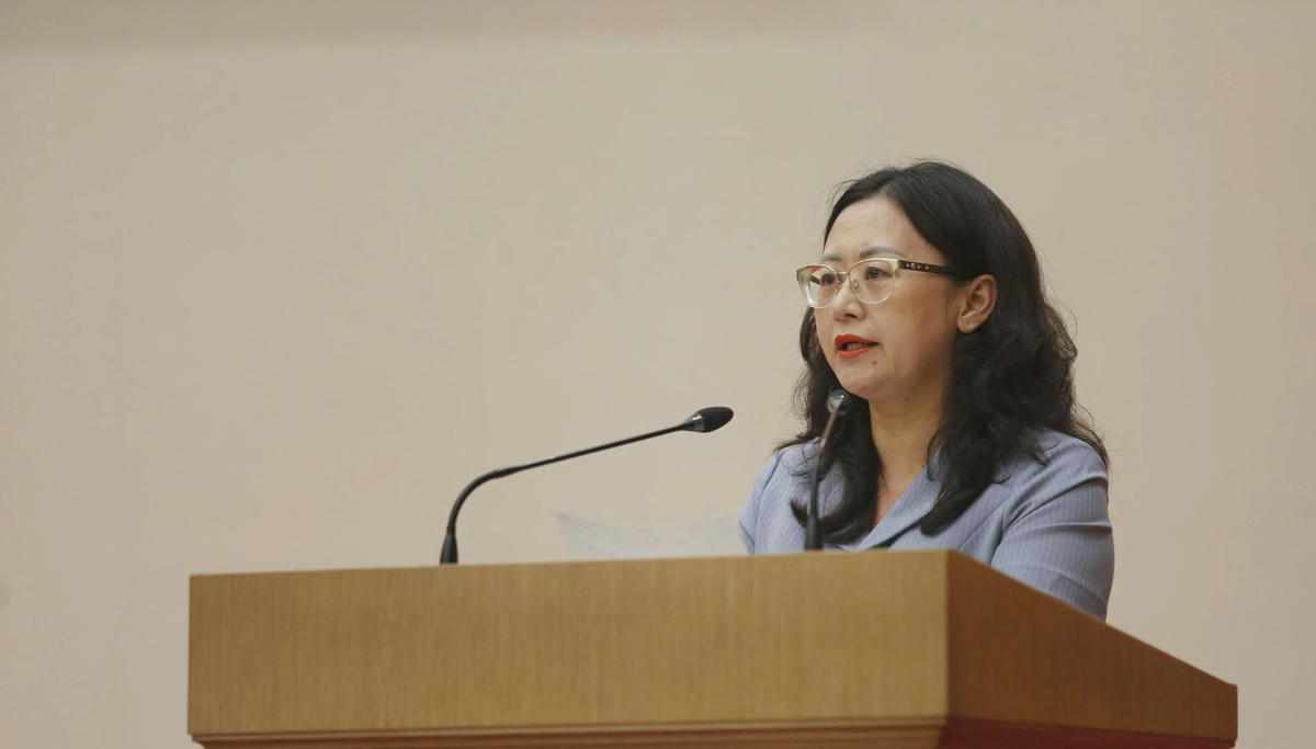 Chủ tịch Ủy ban MTTQ Việt Nam tỉnh Lào Cai Giàng Thị Dung phát biểu tại buổi họp báo. Ảnh: Ngô Hùng.