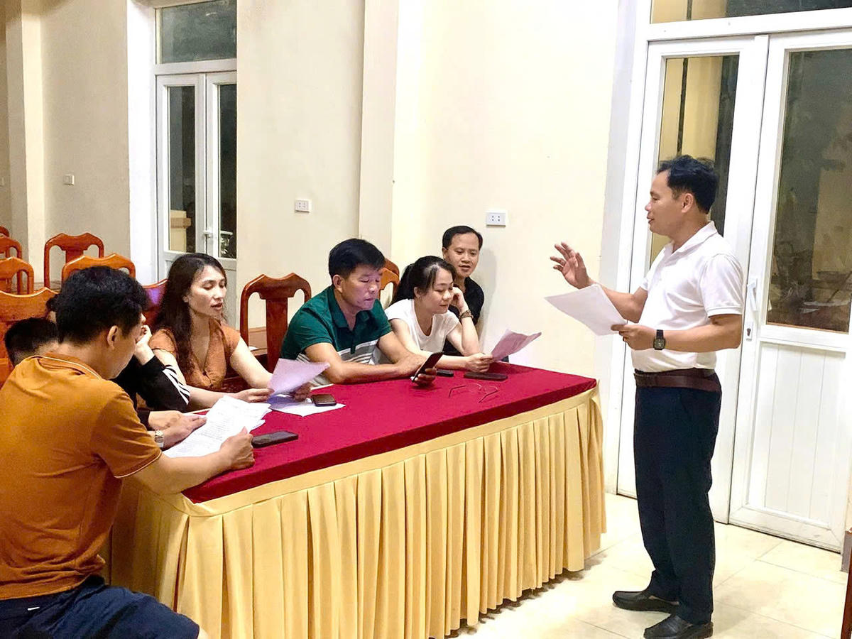 Nghệ nhân nhân dân Nguyễn Tiến Khởi trong một buổi truyền dạy
Dân ca Ví, Giặm Nghệ Tĩnh. Ảnh:
H.N