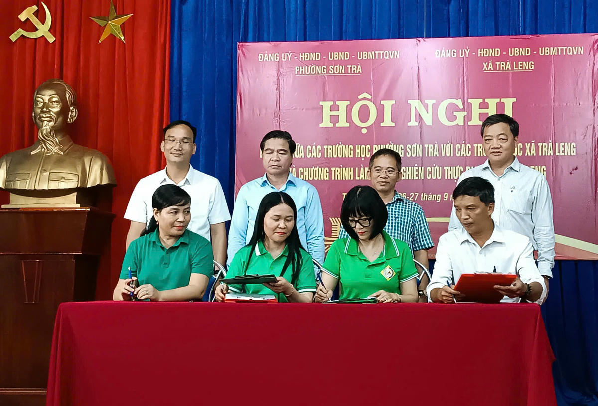 Lễ ký kết hợp tác giữa các trường học phường Sơn Trà (TP Đà Nẵng) và xã Trà Leng. Ảnh: Thảo Trang.