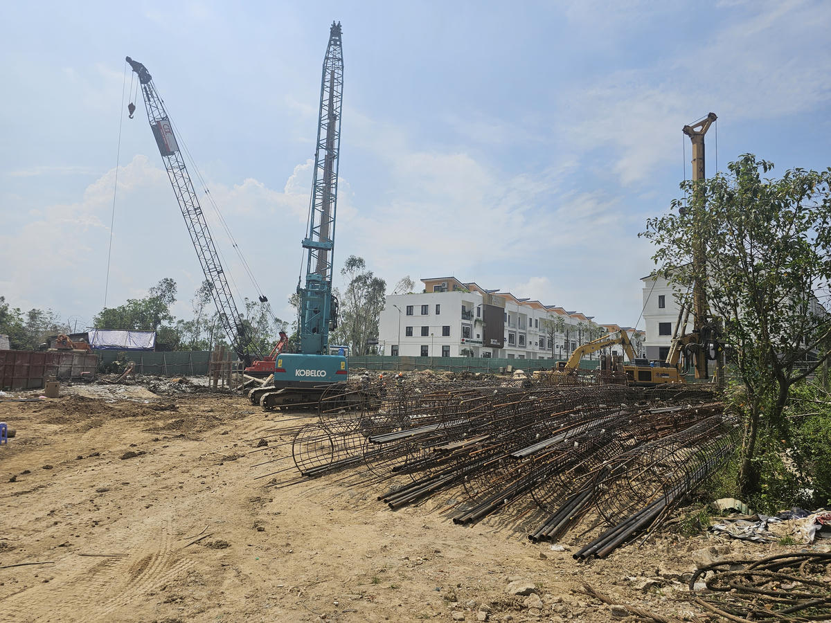 Hình ảnh khu đất xây dựng công trình Trung tâm thương mại dịch vụ và kết hợp nhà ở cao tầng tại lô đất CT-C chụp ngày 15/9. Ảnh: Quốc Thanh.