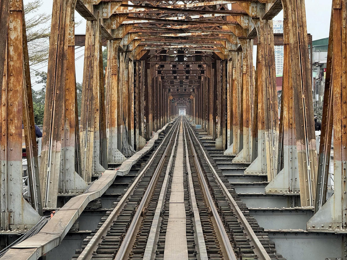 Cầu Long Biên.