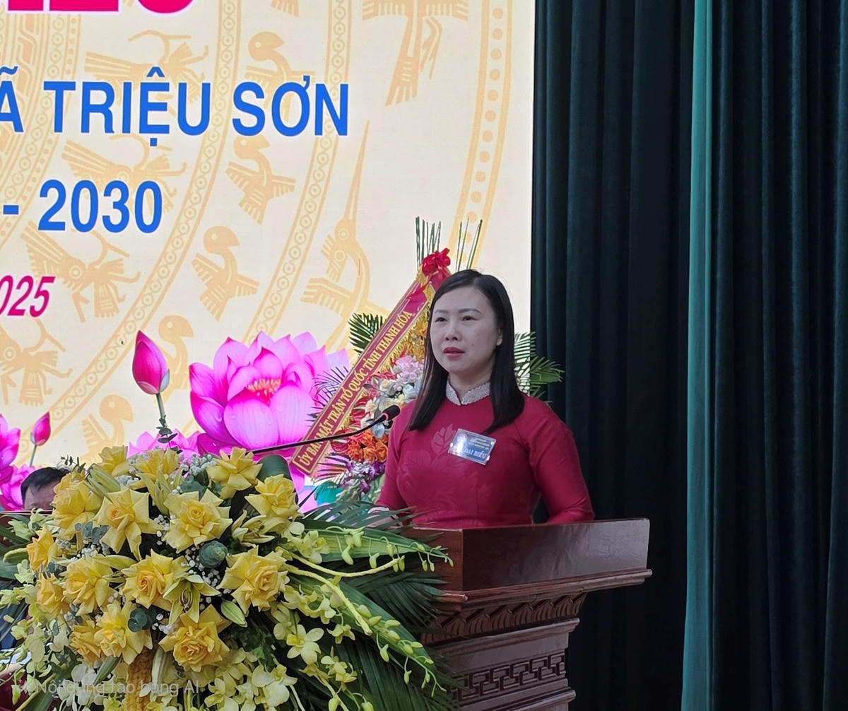 Bà Nguyễn Thị Phương, Phó Chủ tịch Ủy ban MTTQ tỉnh Thanh Hóa phát biểu tại Đại hội. Ảnh: Nguyễn Chung.