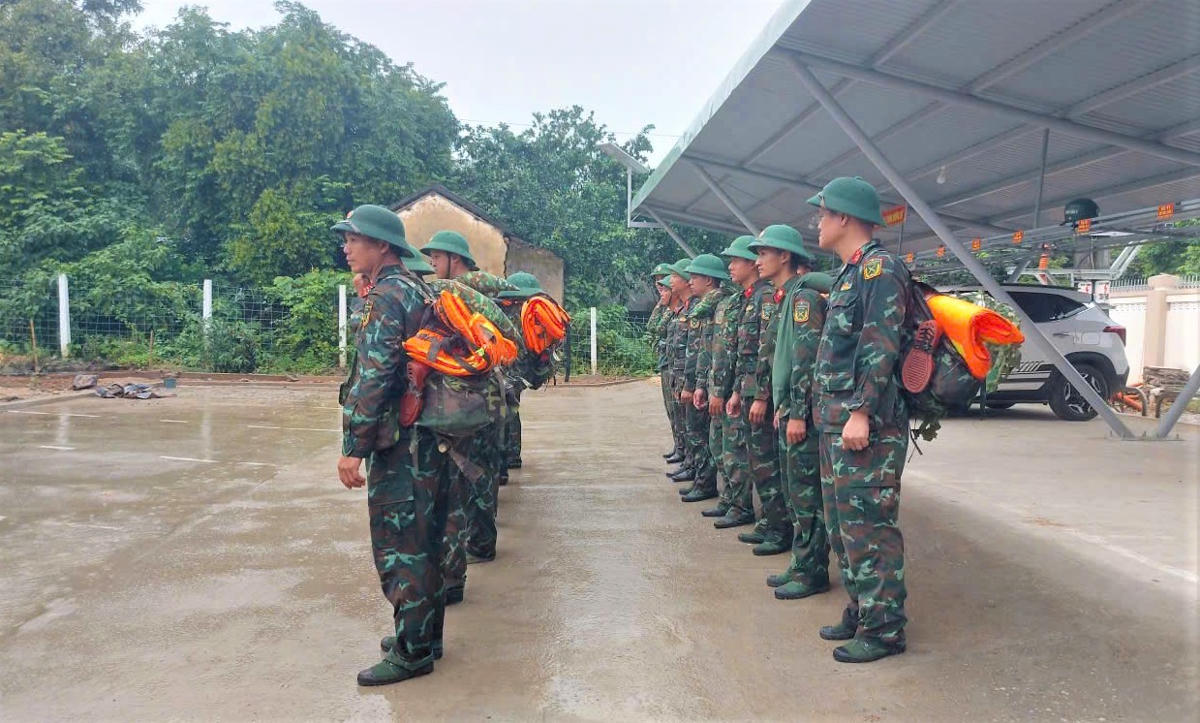 Bộ Chỉ huy Quân sự TP Đà Nẵng
huy động cán bộ, chiến sẵn sàng ứng phó bão số 10. Ảnh: CV.